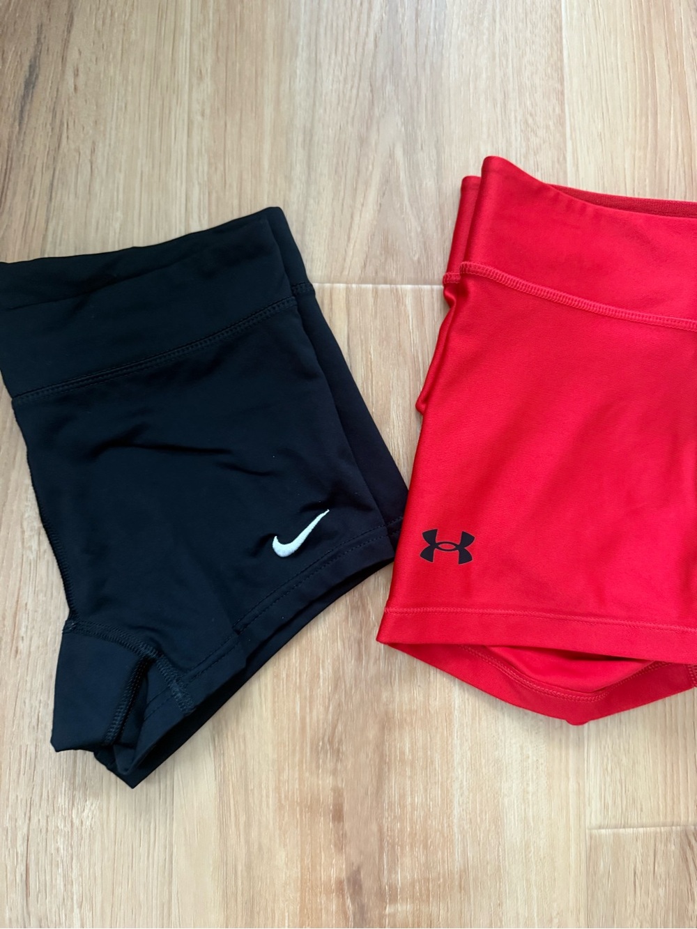 Nike Black Athletic Shorts Womens XS & Under Armour Red Athletic Shorts Set